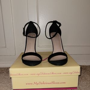 Black Strappy Heels 👠